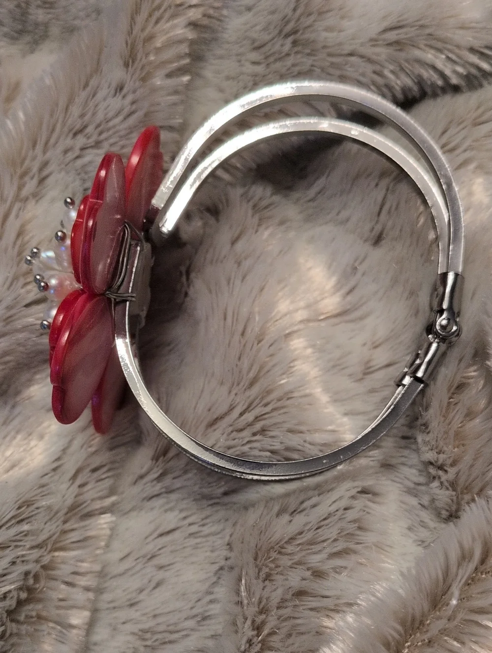 Carved Pink Mother of Pearl Flower Freshwater Pearl Hinge Bangle Cuff Bracelet